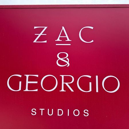 Zac & Georgio Studios Gazi Luaran gambar