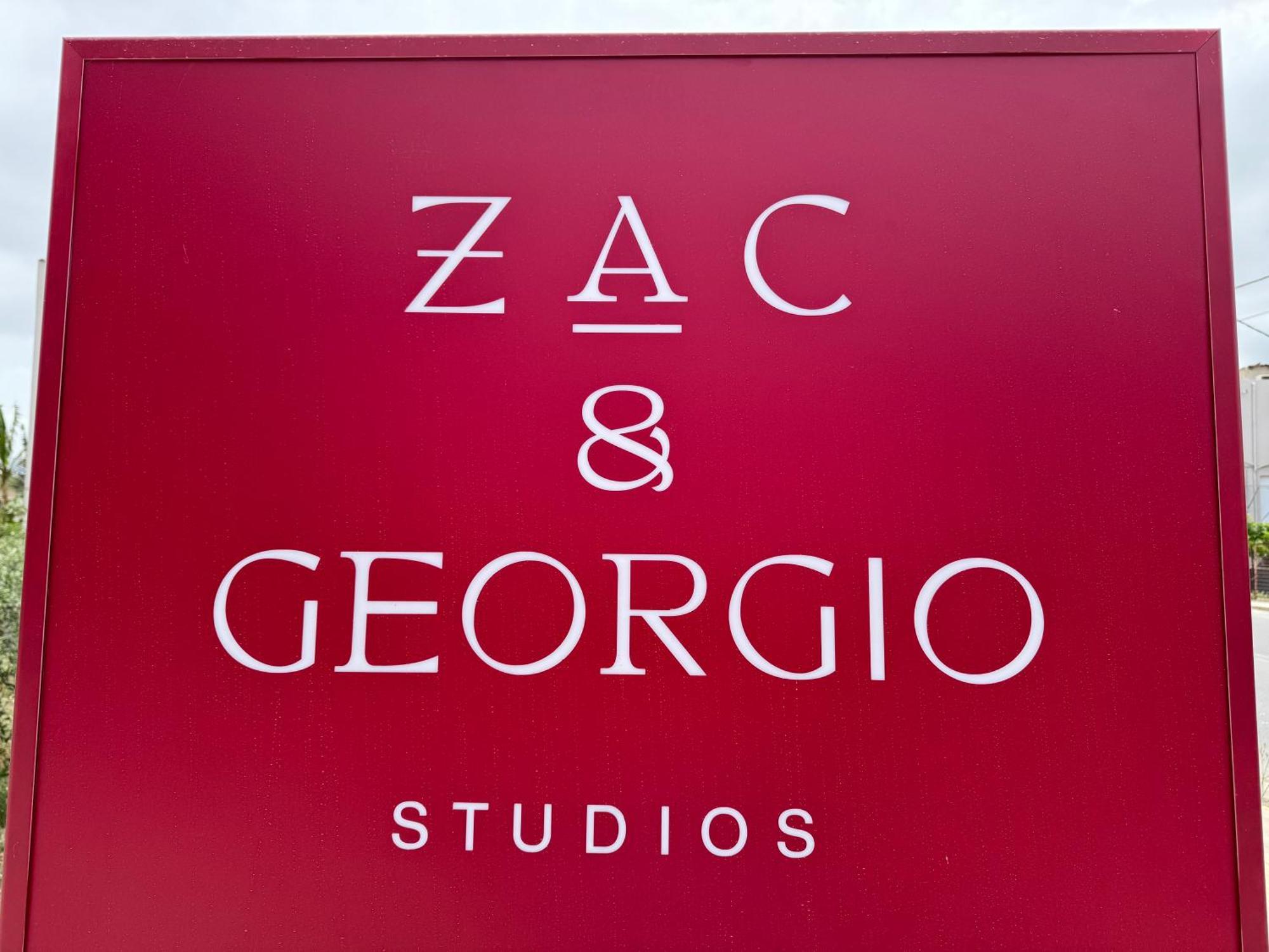 Zac & Georgio Studios Gazi Luaran gambar